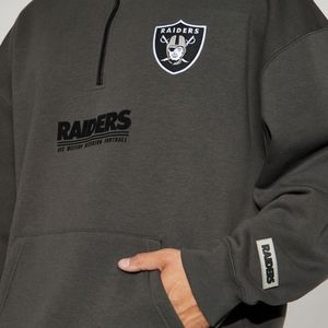 Raiders pullover with zip . It's new never worn from Fashion Nova